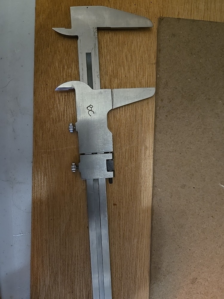 Vernier Caliper w/ Fine Adjustment