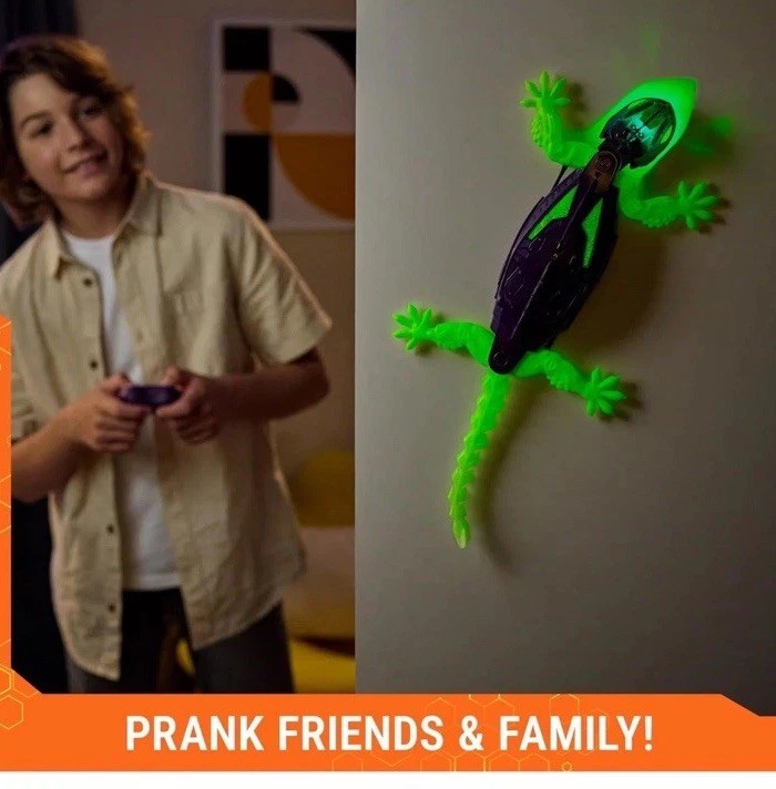 HEX BOTS Wall Crawler Gecko - Remote Control Lizard with LED Eyes