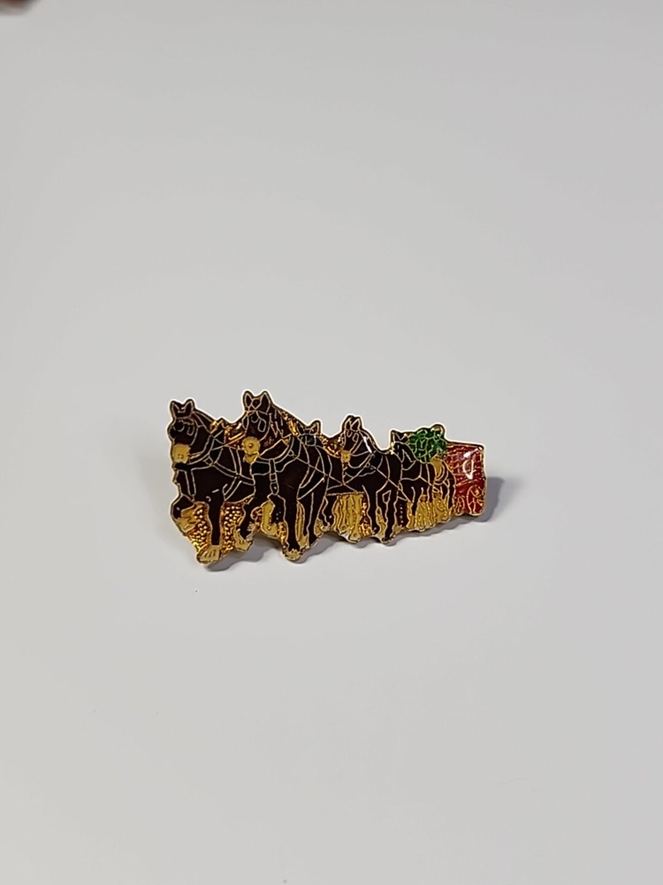Budweiser Clydesdales Pulling Beer Wagon Lapel Pin Anheuser-Busch