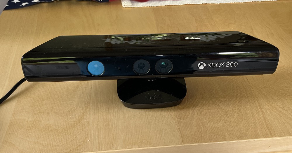 Microsoft Xbox 360 Kinect Motion Sensor Bar Black & 4 games - bundle Just Dance