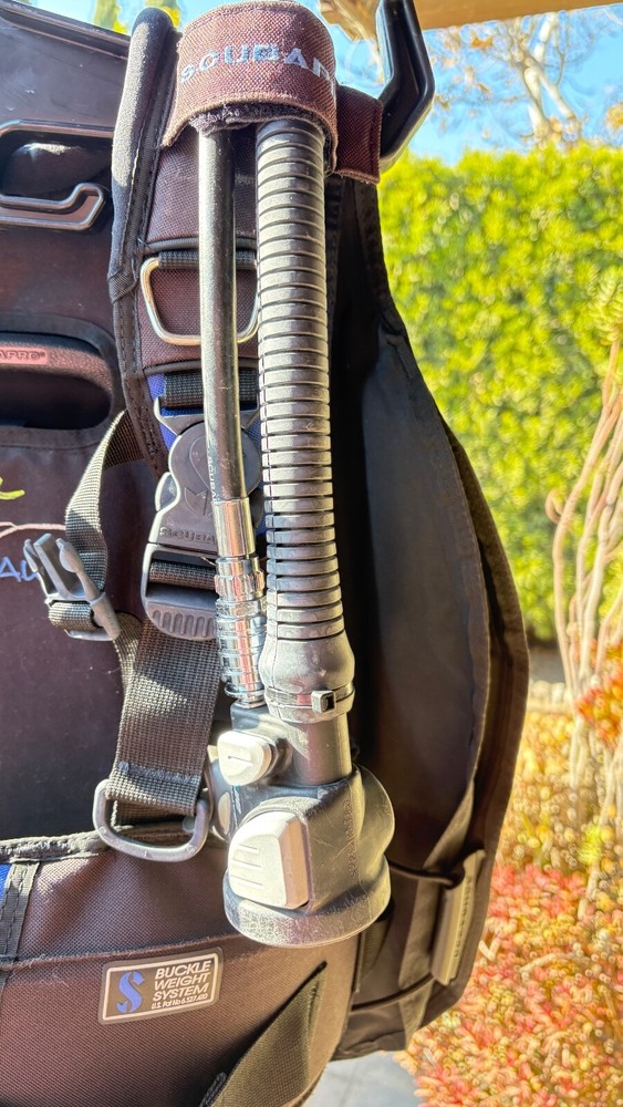 Scubapro Ladyhawk BCD W/Air 2, Medium, Black/Blue