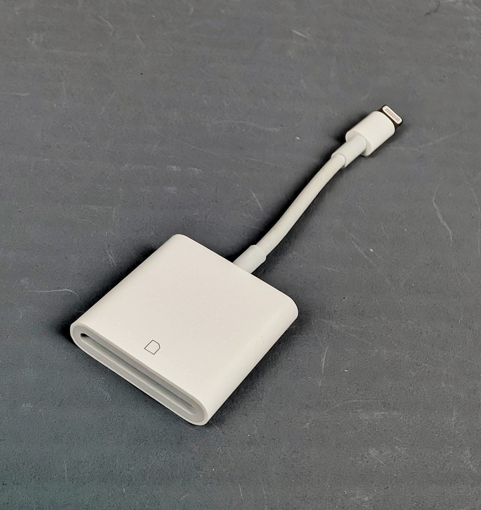 AUTHENTIC Apple Lightning to SD Card Camera Reader A1441