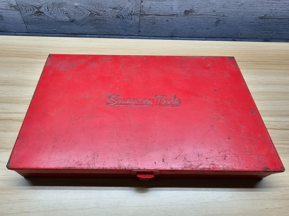 VINTAGE SNAP ON TOOLS COMPRESSION TESTER KIT - 250 PSI - W/ METAL CASE