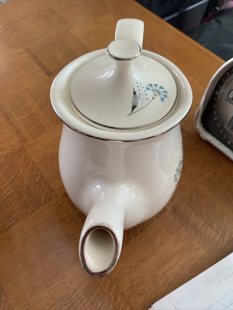 Taylor Smith Taylor - VERSATILE - BACHELOR BUTTON - TEAPOT with LID