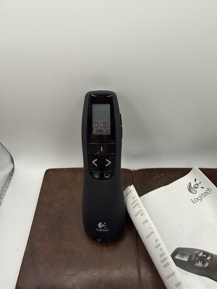 Logitech R800 Professional Presenter Green Laser Pointer with Case And USB