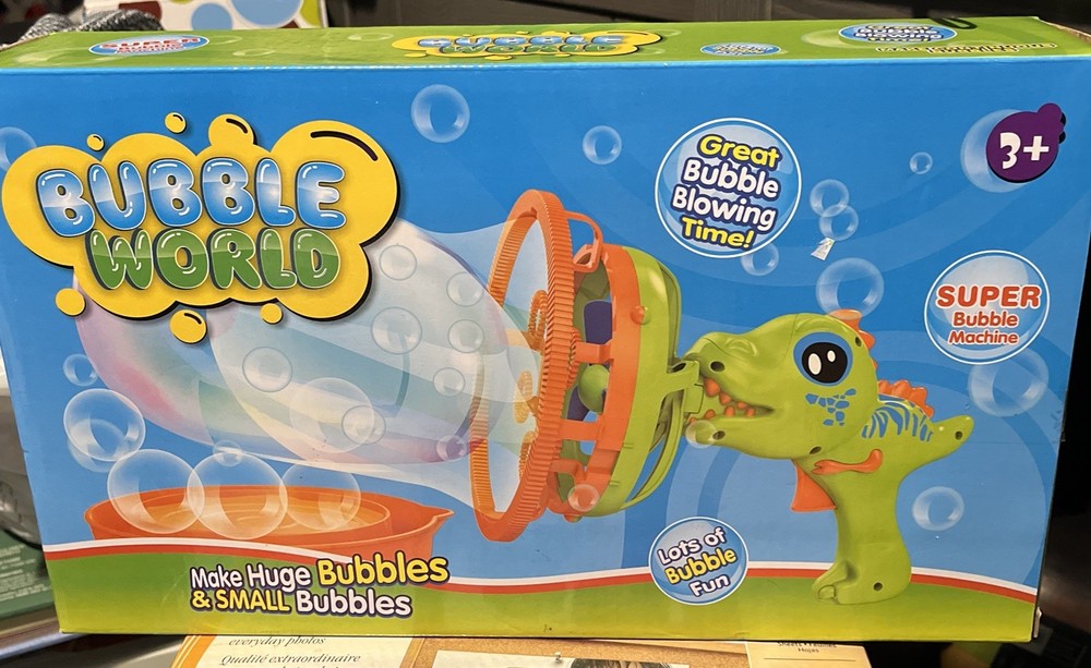 Bubble World Super Bubble Machine --NEW