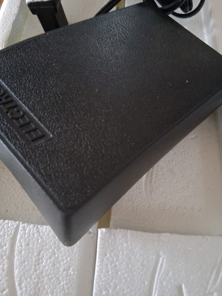 Singer Sewing Machine W/Foot Pedal 5062 Working