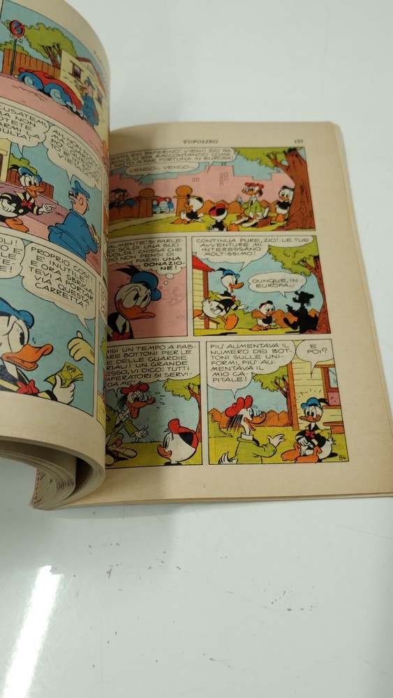 MICKEY MOUSE BOOKLET N 567 WITH BADGE - 1966 READ