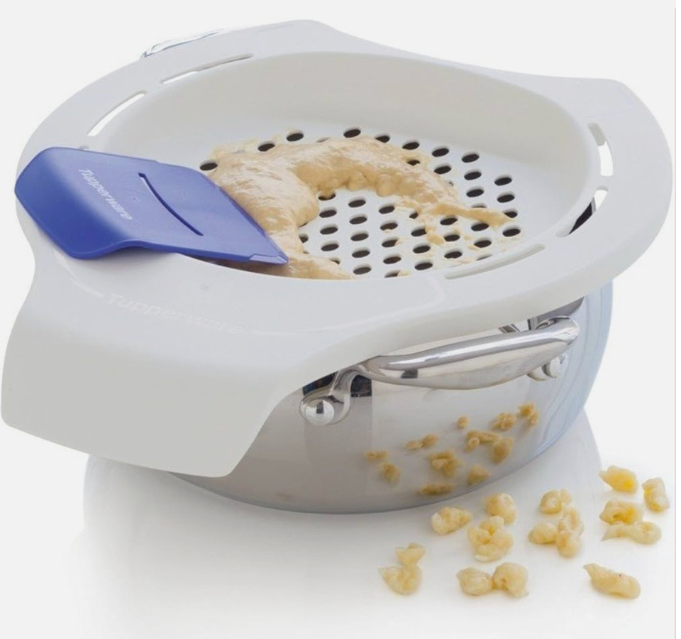 NEW Tupperware Spaetzle / dumpling Maker XL round frame + scraper maker RARE!