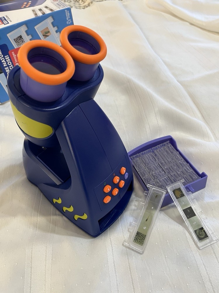 Educational Insights GeoSafari Jr. Talking Interactive Microscope Ages 3+
