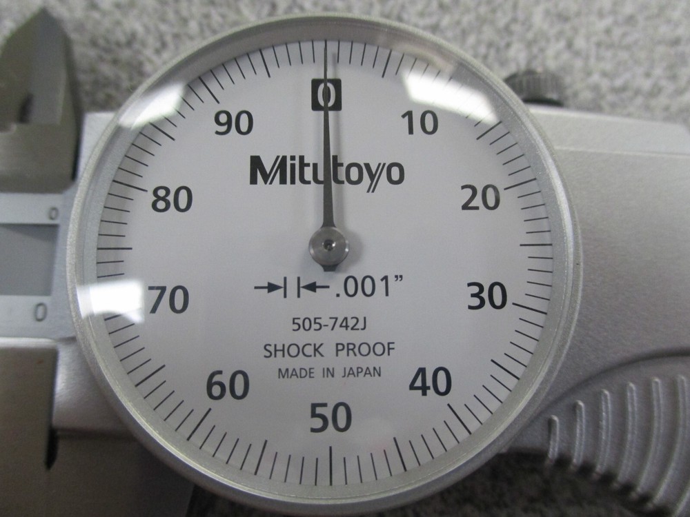 NEW Mitutoyo 6" White Face Dial Caliper in Case #505-742