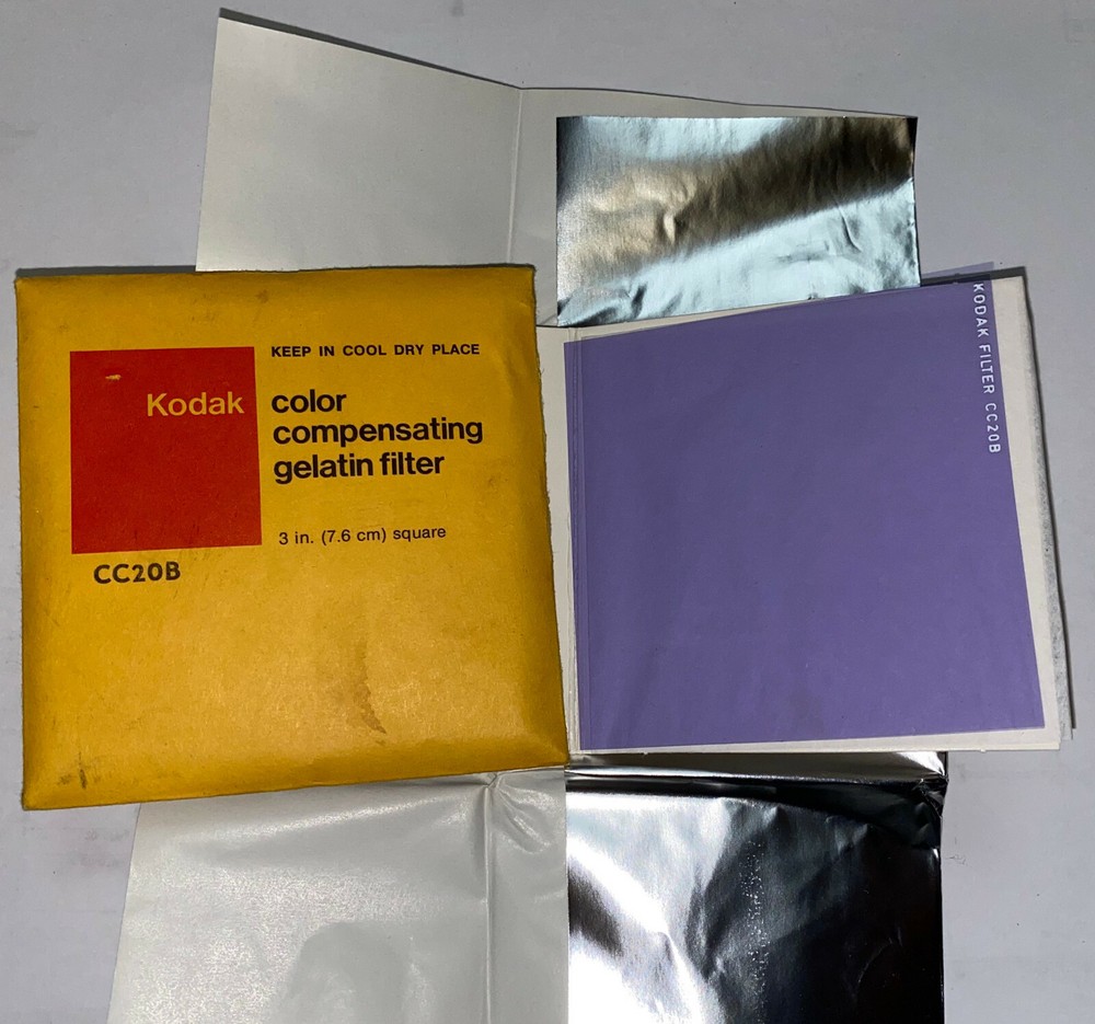 KODAK COLOR COMPENSATING GELATIN FILTER NO.CC20B 3" Square opened