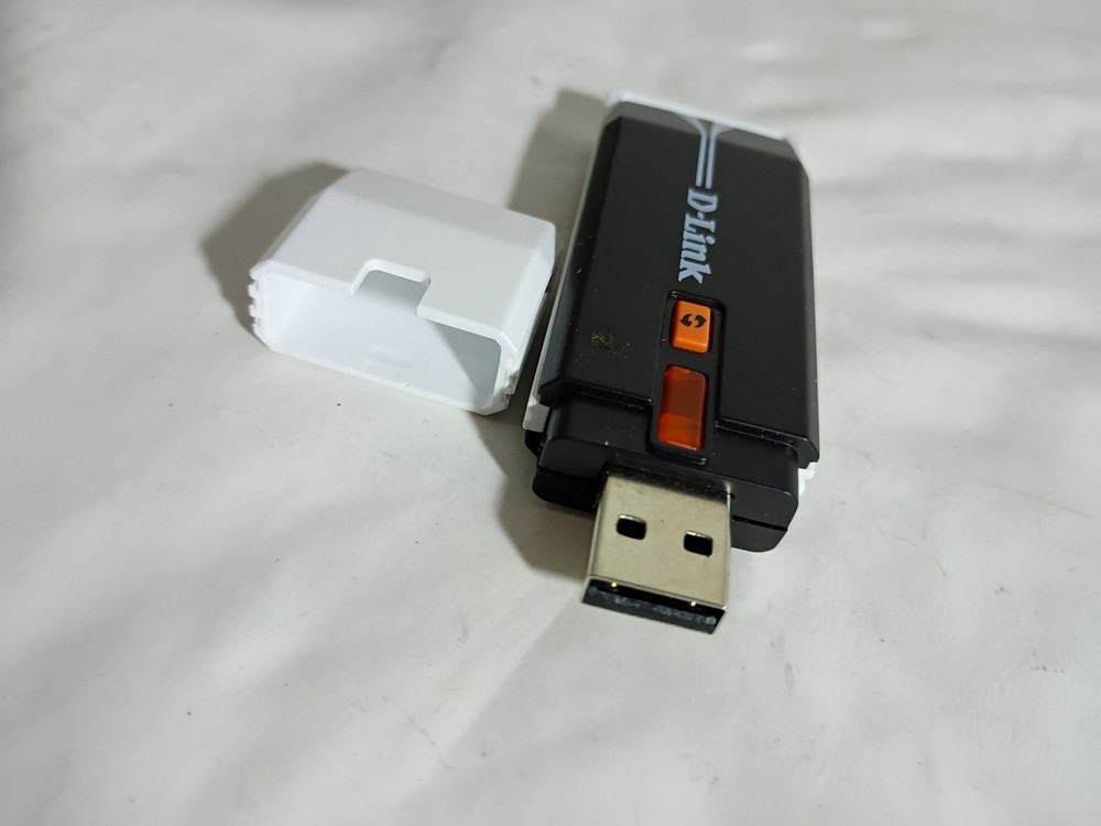 D-Link DWA-140 Wireless N USB Network Adapter 2.4GHz – Pre-Owned