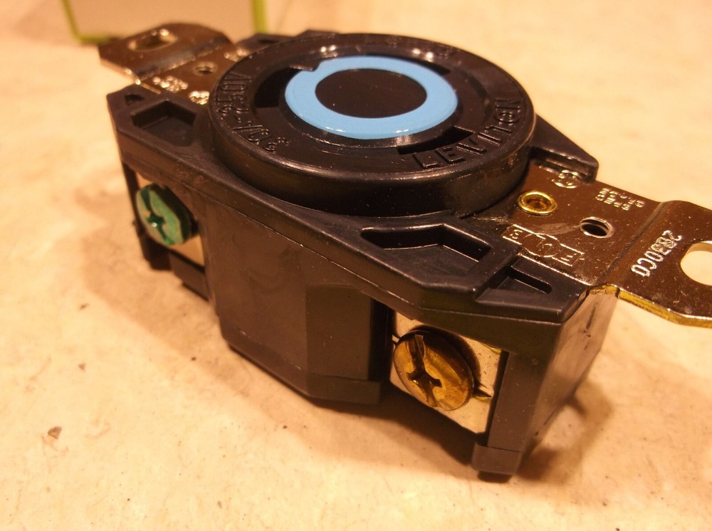 LEVITON 2620 RECEPTACLE LOCK, C0204