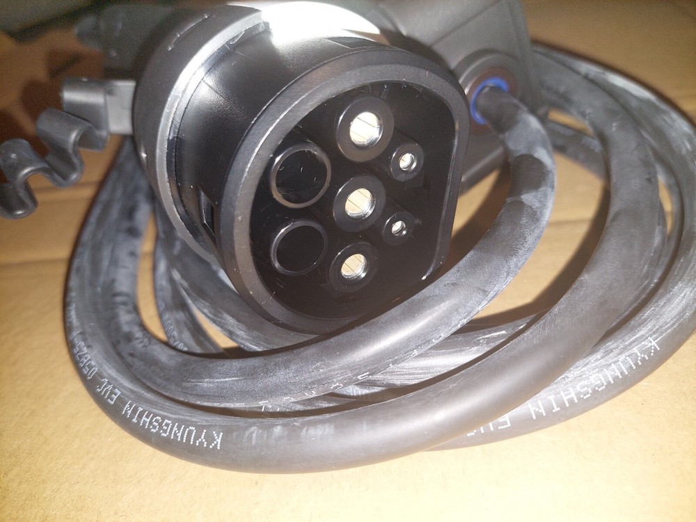 Original KIA Portable EV Charger (Type 2-Schuko)