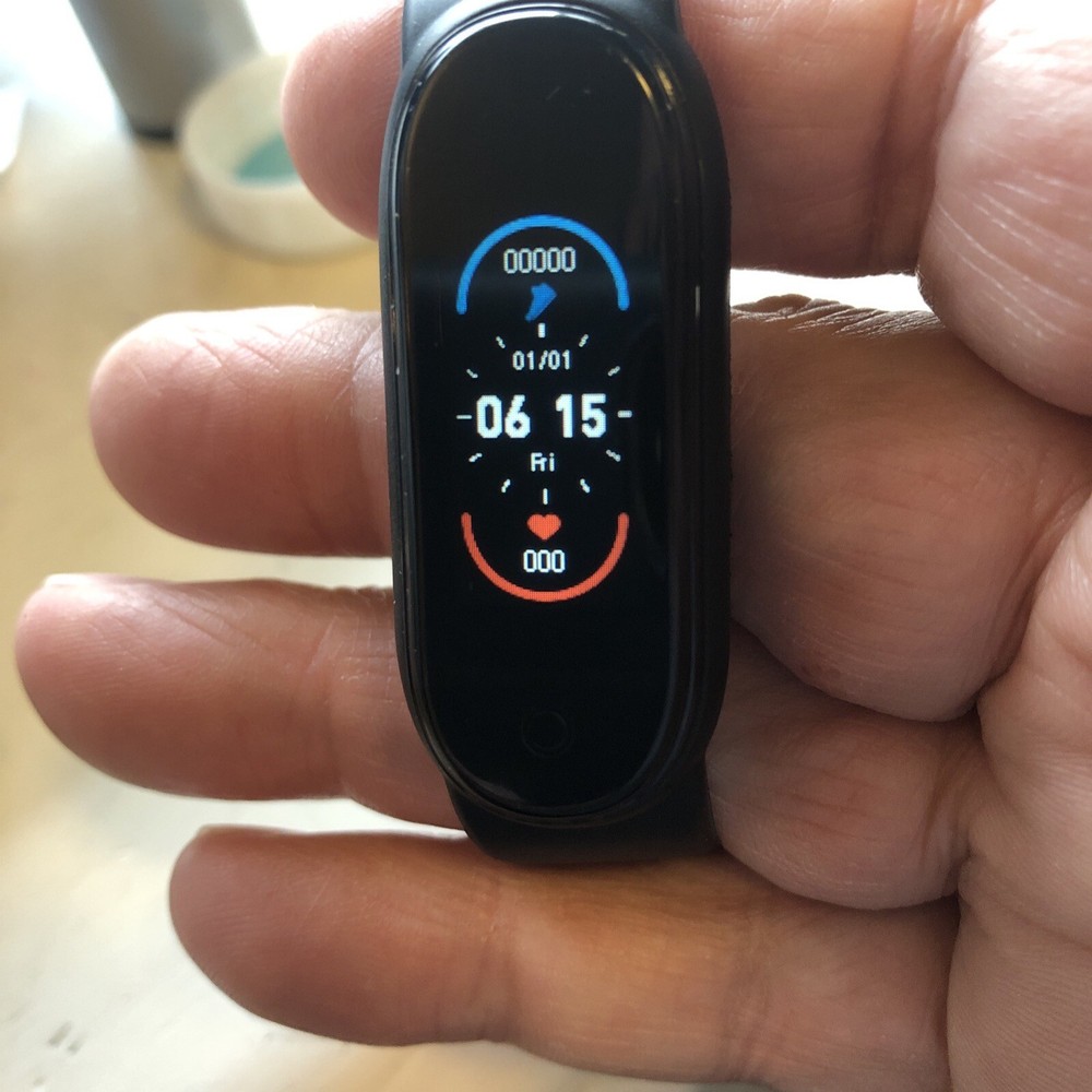 Smartwatch With Dedicated Charge Head