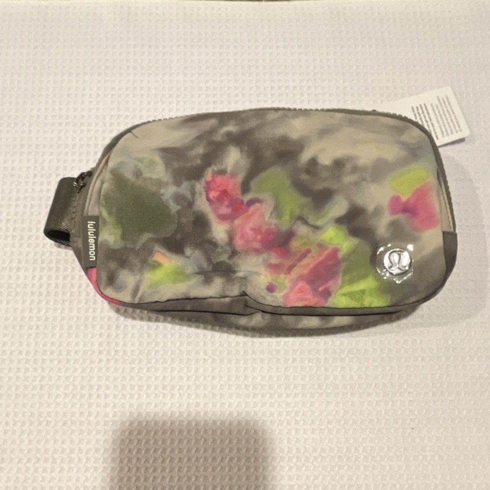 NWT lululemon Everywhere Belt Bag Hyper Dye