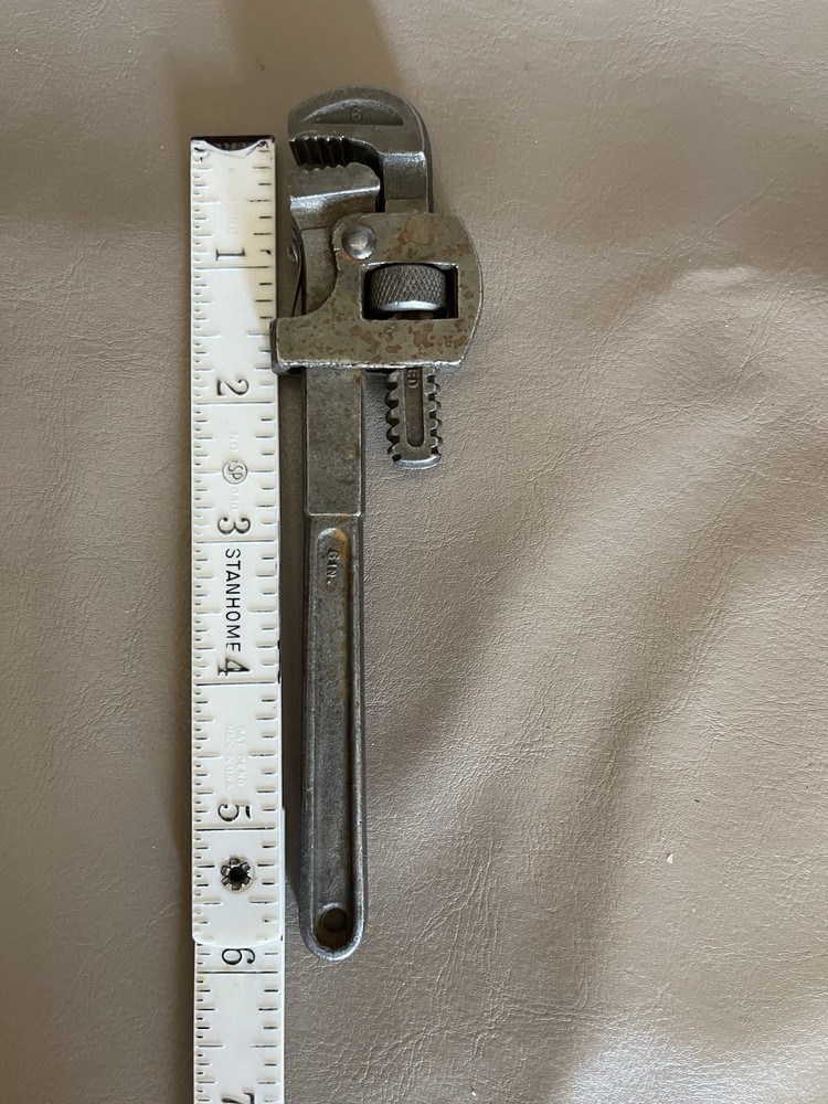 Vintage 6 Inch Adjustable Pipe Wrench (E28)