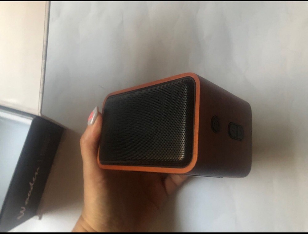Leed’s Wooden Bluetooth Speaker with wireless Charging
