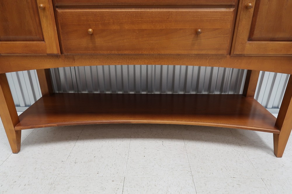 Thomasville '' Impressions'' Cherry Sideboard With Hutch