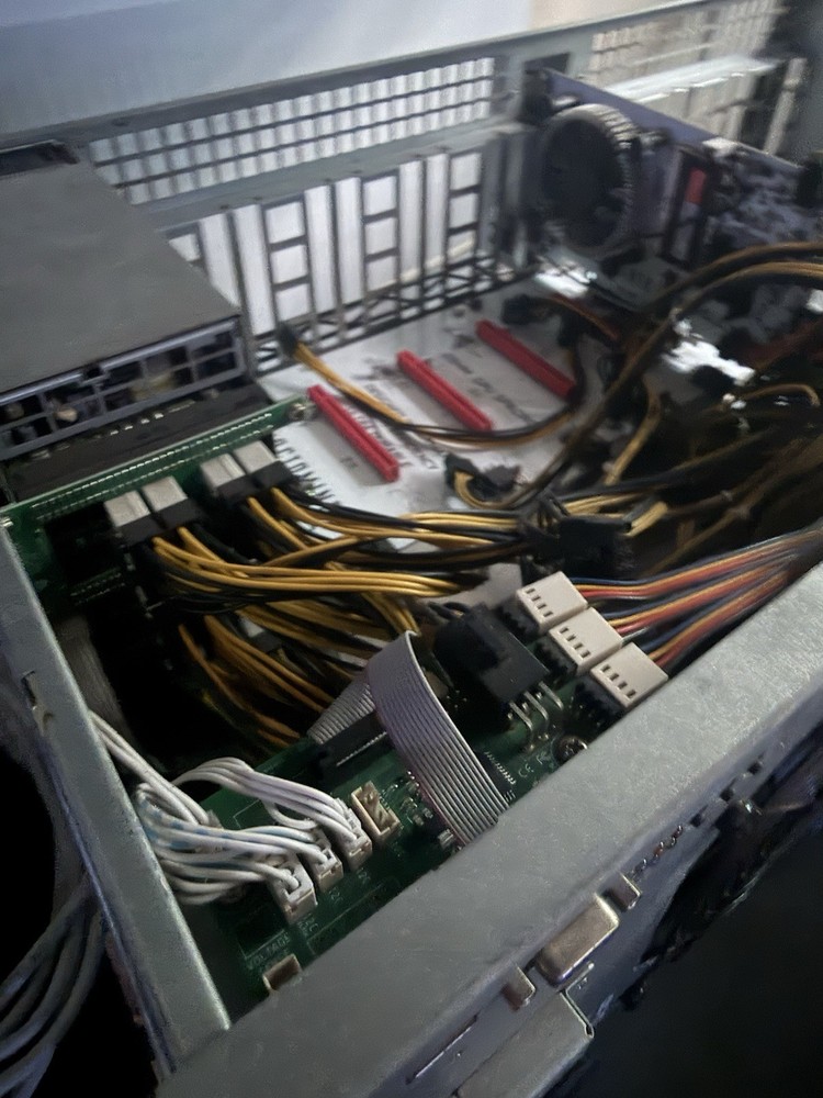Octominer X8 ULTRA Plus 3000W High spec mining rig