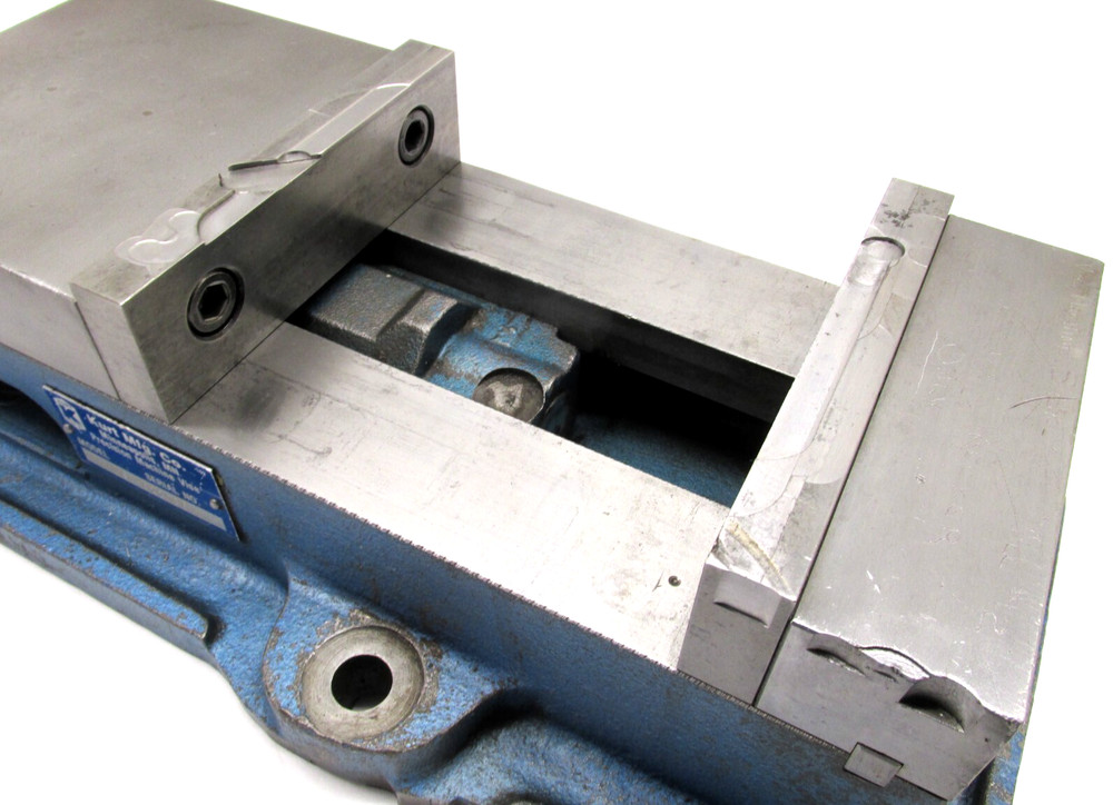 KURT ANGLOCK 6" MILLING MACHINE VISE w/ JAWS - #D60