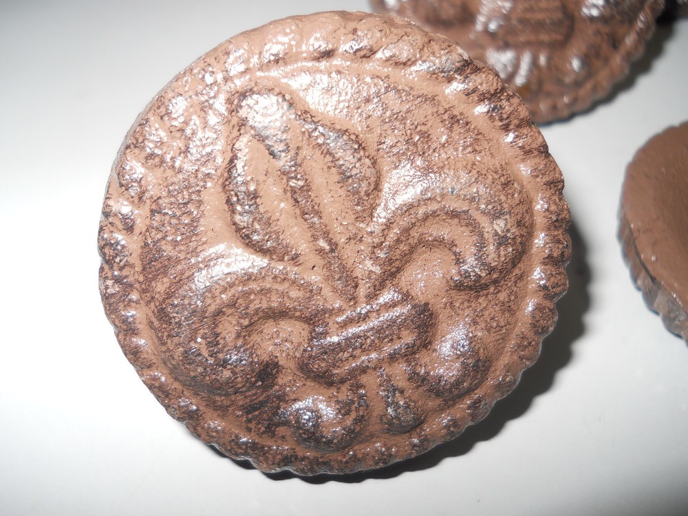 2 Cast Iron Antique Style FLEUR DE LIS Drawer Pull Barn Handle Door Knobs ROUND