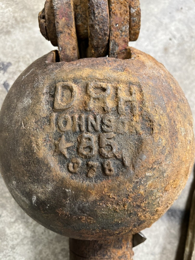 Johnson Blocks Top Swivel Headache Ball and Hook