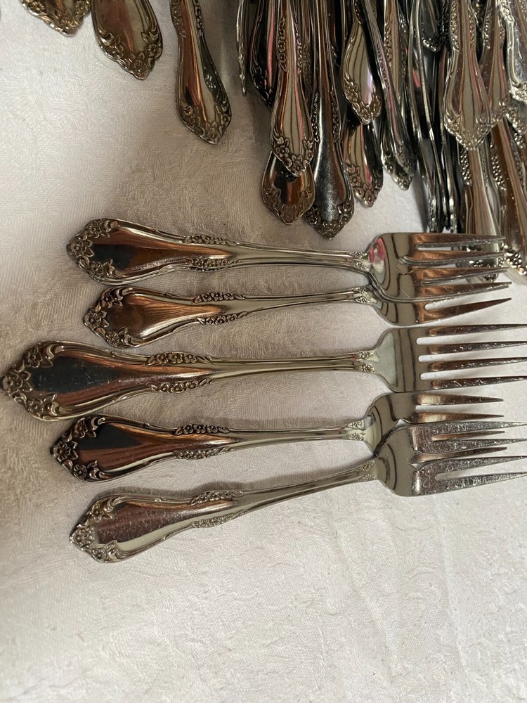 W.M. A ROGERS DELUXE STAINLESS FLATWARE "MANSFIELD/AMADEOUS" (57) PC SET