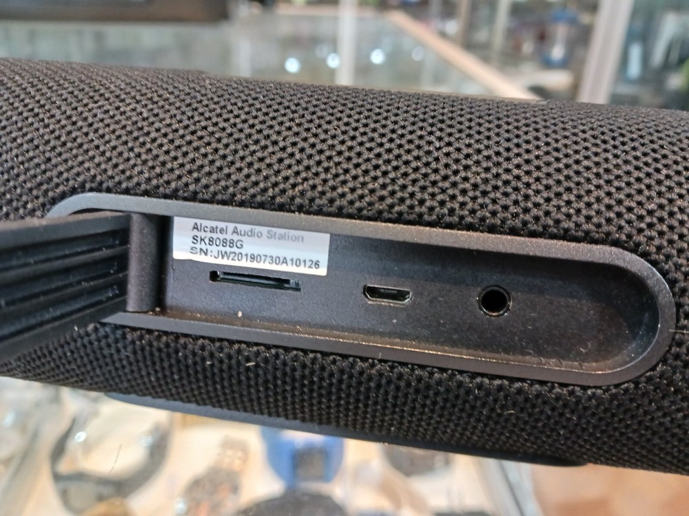 ALCATEL AUDIO STATION MODEL: SK8088G PORTABLE BLUETOOTH SPEAKER.