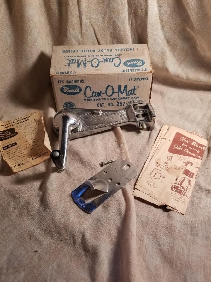 Vintage Rival Camo Mat Opener Tool