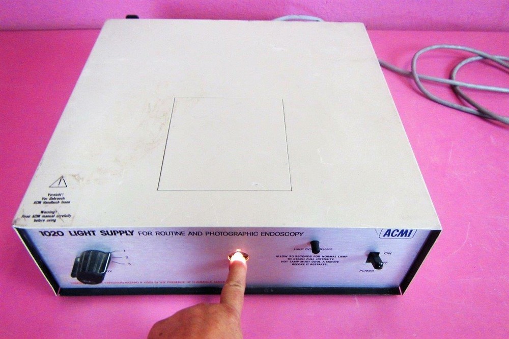 ACMI 1020 Light Supply Endoscopy Endoscopic Surgical Light Source 300 Watt