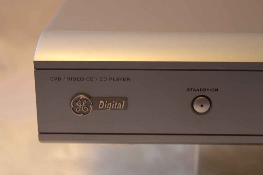 GE DVD Player Digital DGE100NA Silver INCLUDES Remote Control & Users Guide