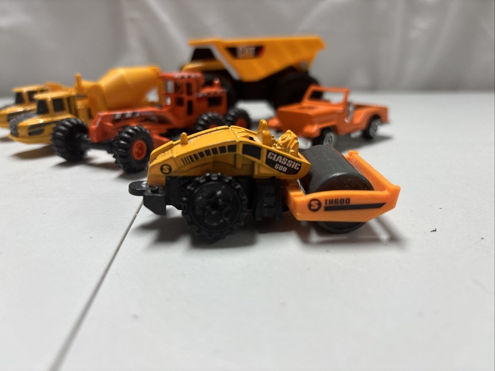 6 Construction Toy Vehicles ￼
