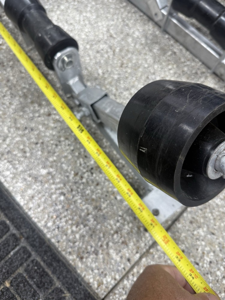 Boat Trailer Bottom Support Bracket with Keel Rollers capacity 1102 lbs
