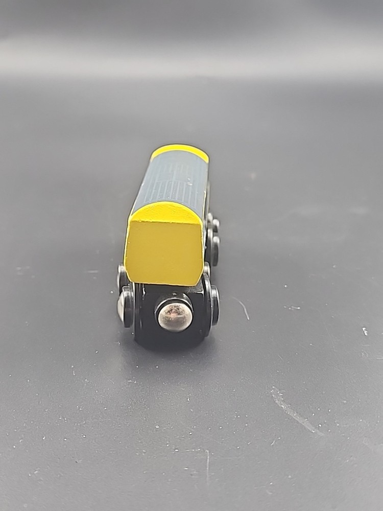 Maxim Train Car Magnetic #38551 EUC