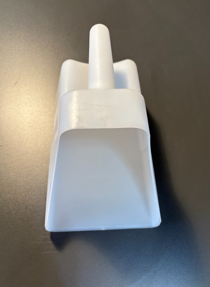 3 QUART PLASTIC FEED SCOOP FROM TOLCO