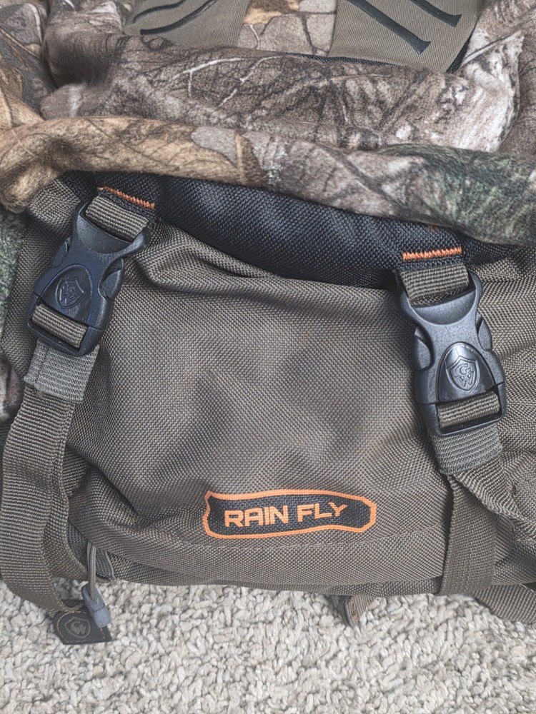 Game Winner Camouflage Hydration Backpack Tons of pockets. Rain Fly