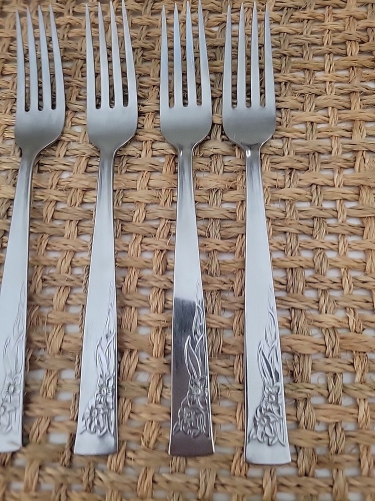 4 Oneida COBBLESTONE Stainless Dinner Forks