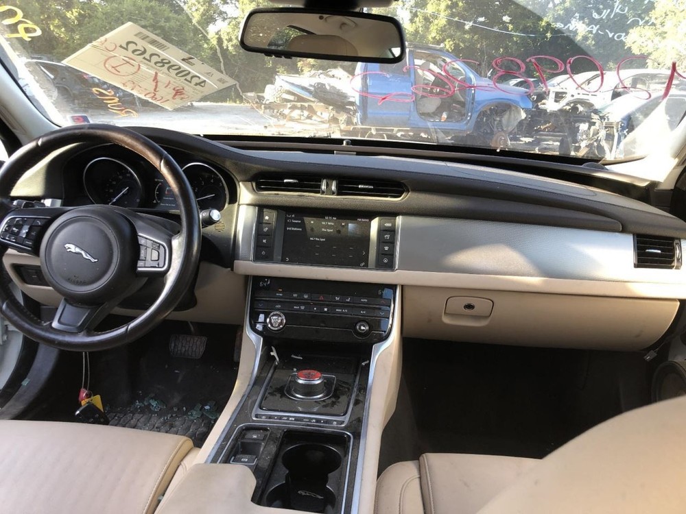 Sun Visor Left Driver Fits 16-19 XF 962300