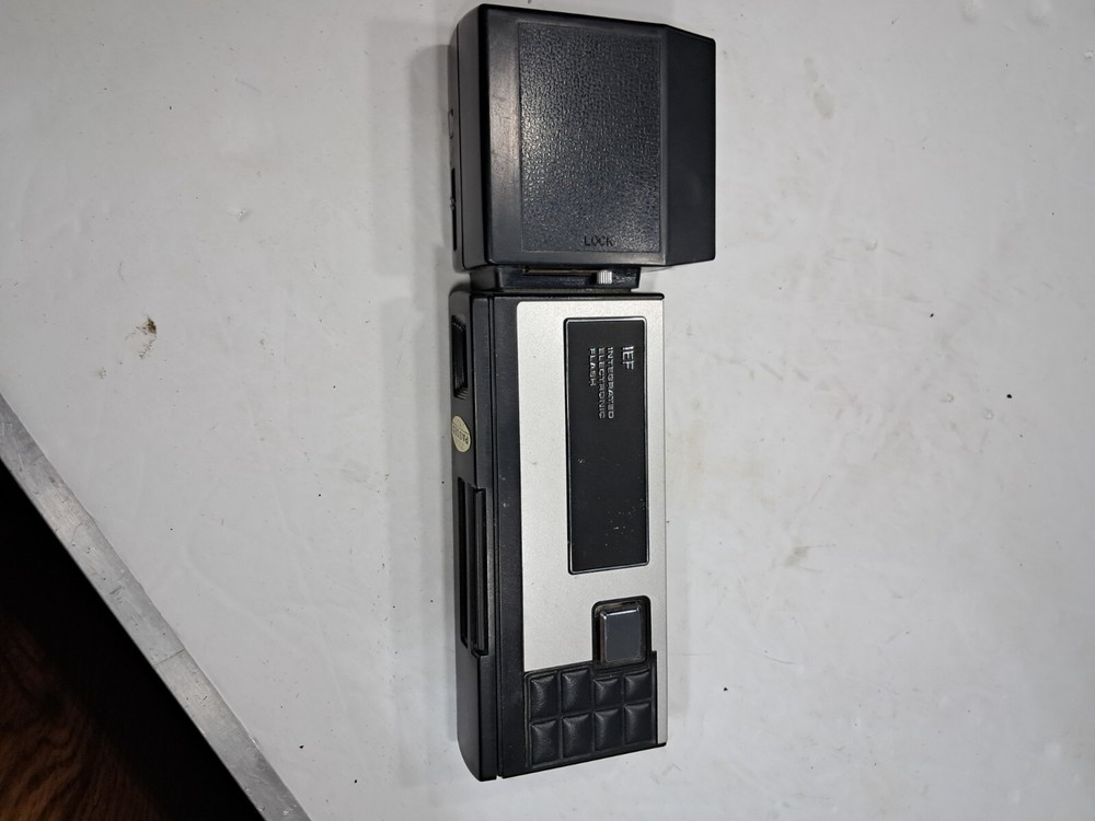 Vintage Hanimex 110 Pocket Camera With IEF Flash (d)