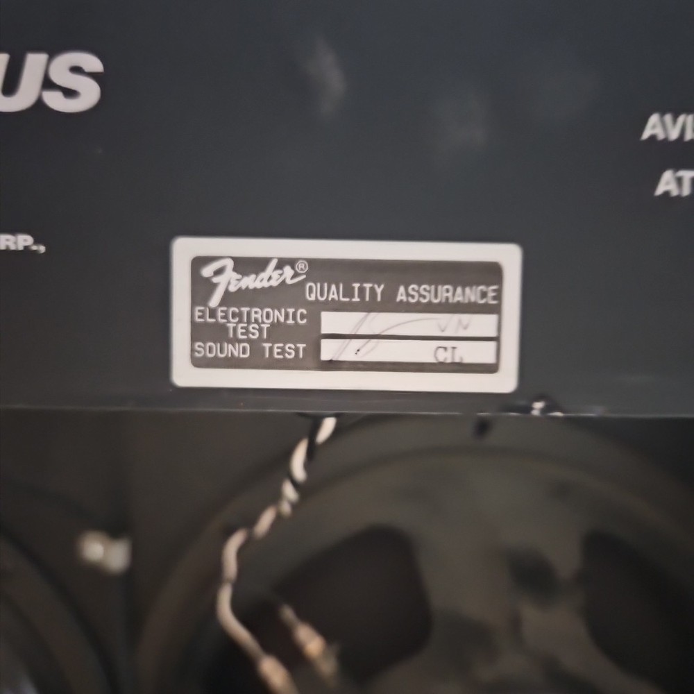 Fender M-80 Chorus Solid State Guitar Amplifier Combo Amp