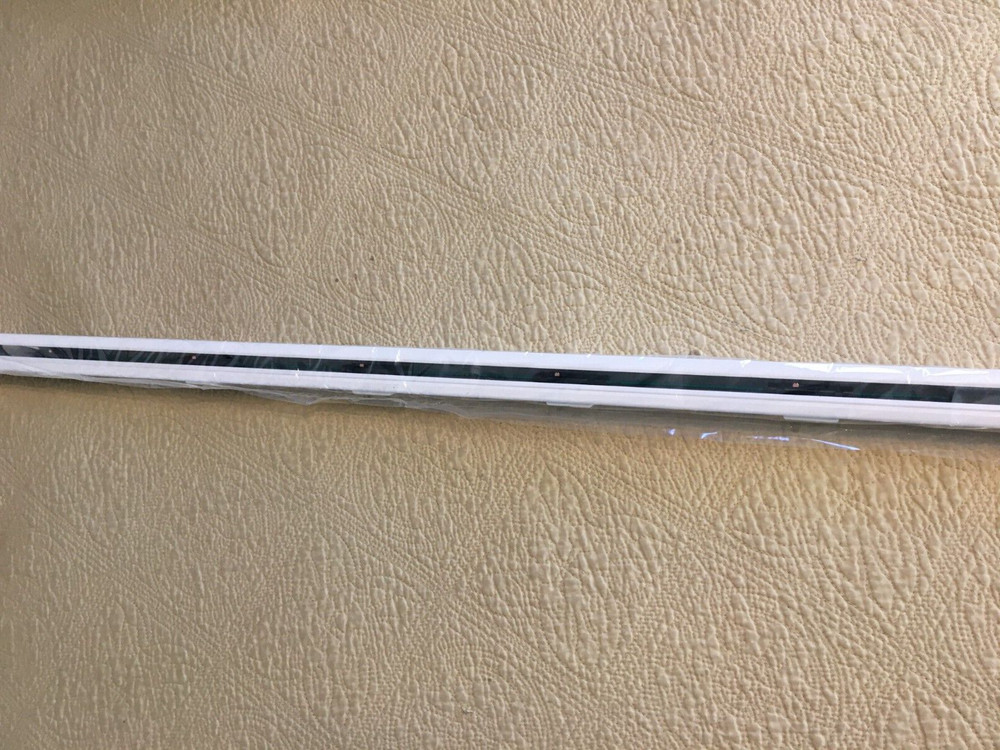 Wiremold WH20GB506TR Tamper Resistant Plugmold Multioutlet System 5' long - 1 ea