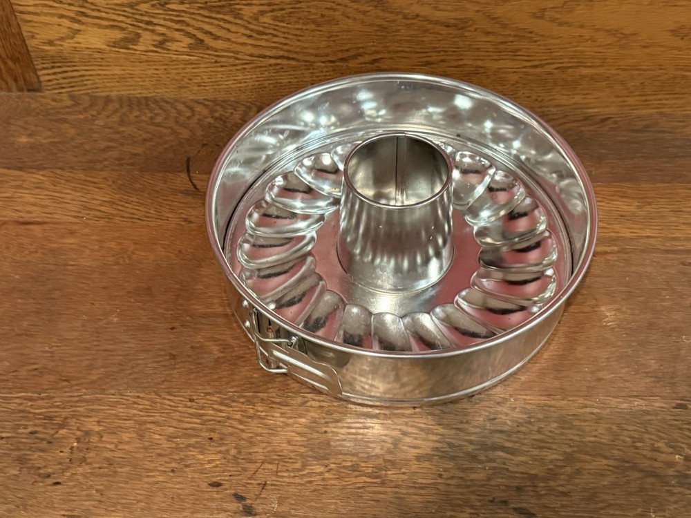 Springform Cake Baking Pan Bakeware Made in Germany 10 1/4”