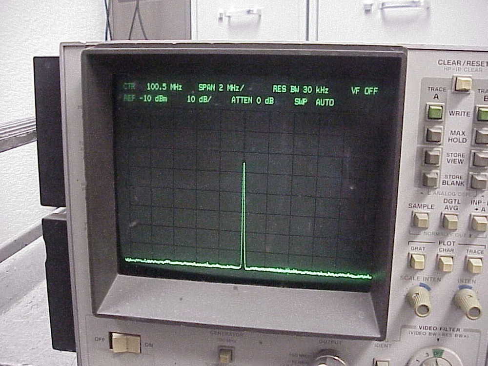 HP 8569A SPECTRUM ANALYZER .01 to 2 GHz input 25 dB low