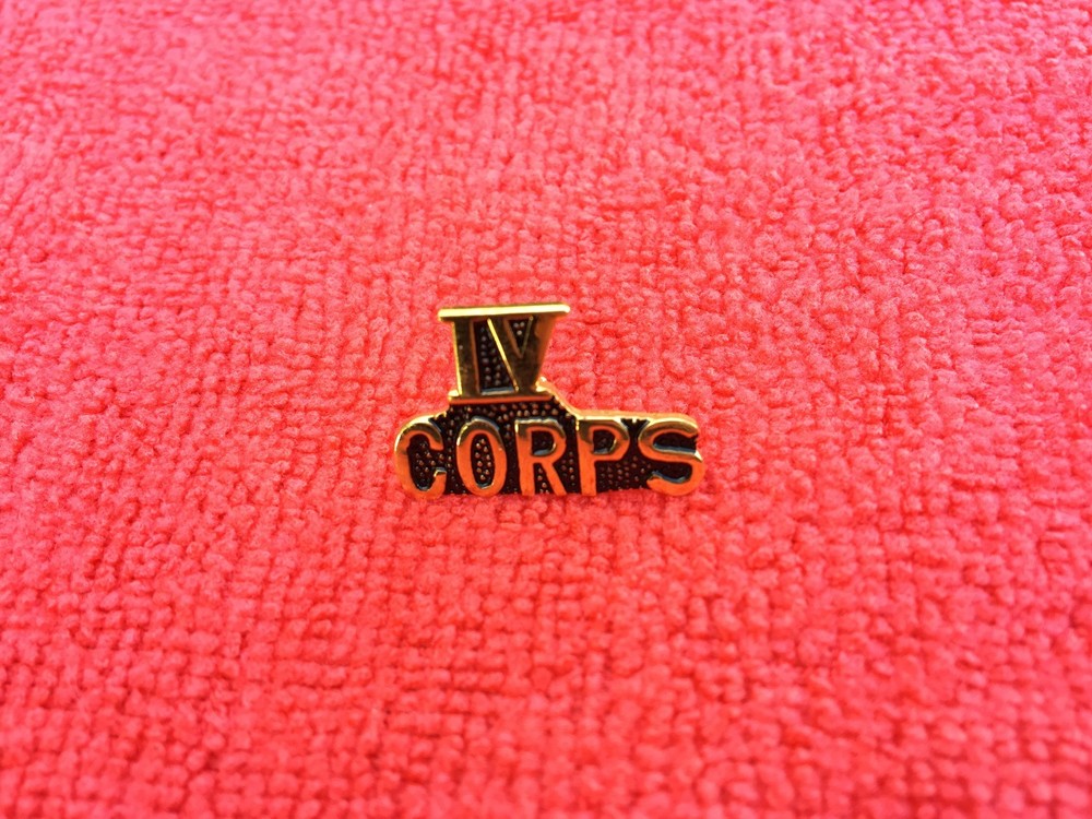IV CORPS HAT/LAPEL PIN