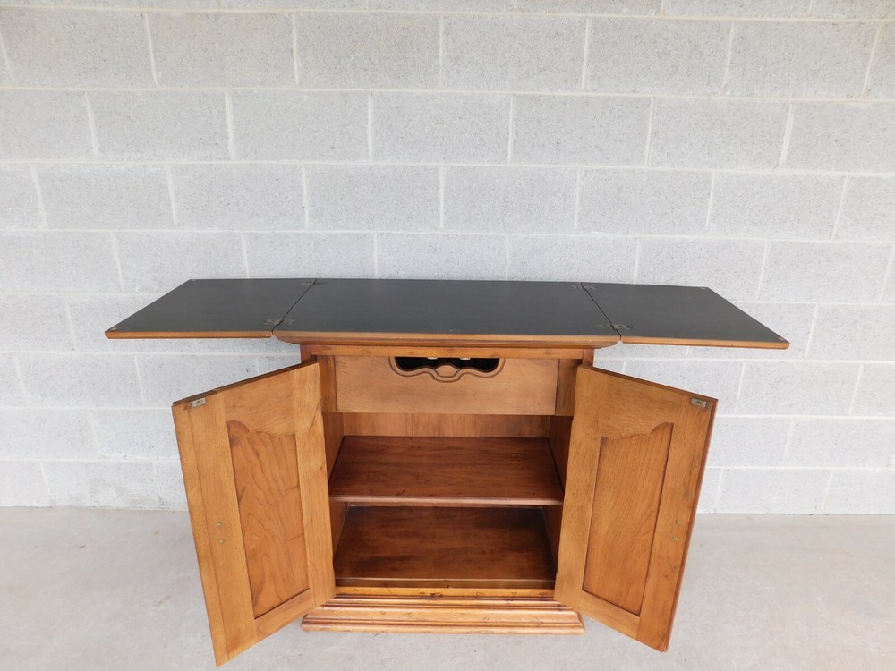 Drexel Velero Collection Flip Top Server