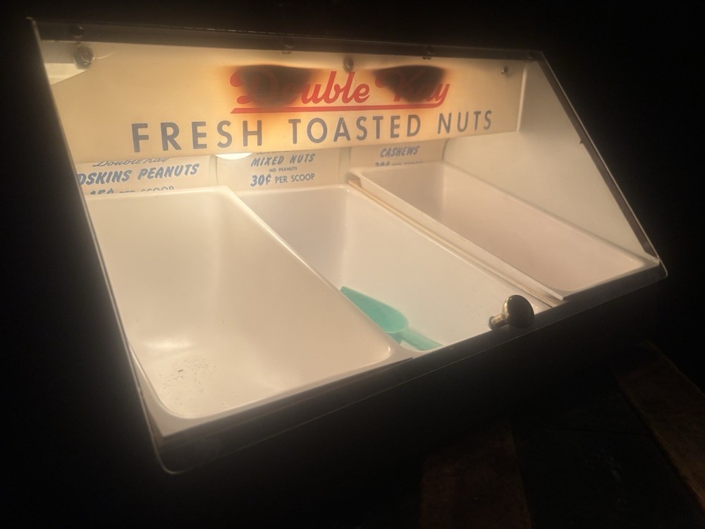 1960’s Double Kay ~The Kelling Nut~ Display Box