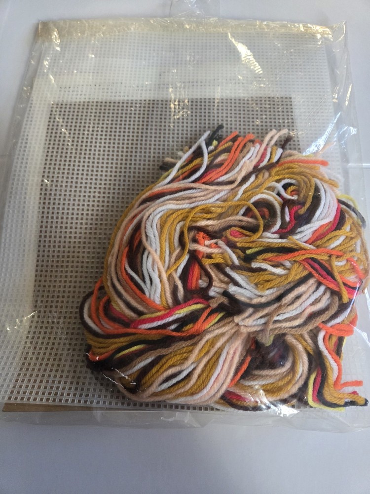 vtg GIVE THANKS plastic stitchery. SPPL88-60