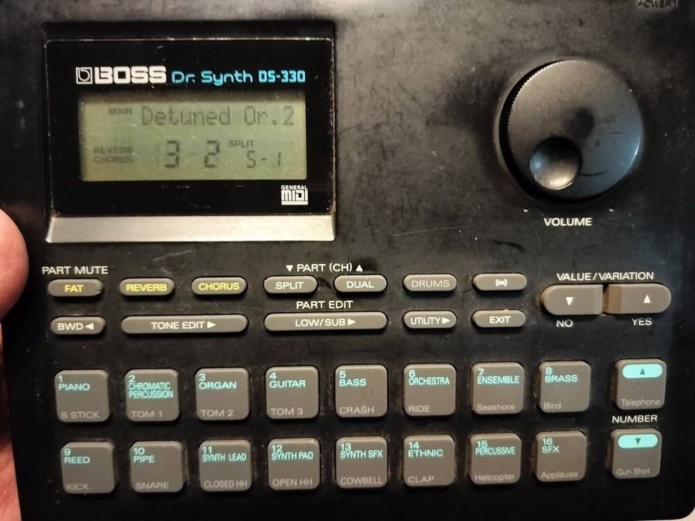 BOSS Dr. SYNTH DS-330 MIDI CONTROLLER